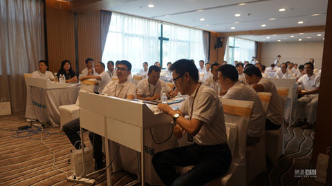 鴻雁發布新品“iHouse智能輕奢系列開關”