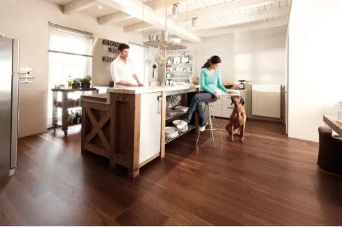 BOEN胡桃木地板完美詮釋寧靜優(yōu)雅又不乏時尚家居風格 BOEN胡桃木地板完美詮釋寧靜優(yōu)雅又不乏時尚家居風格