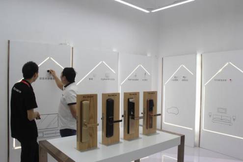 名門靜音再次斬獲“中國十大家居安全鎖具創新品牌”稱號 名門靜音再次斬獲“中國十大家居安全鎖具創新品牌”稱號