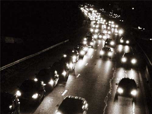 車燈并非晚上才開 各種情況下的正確使用十分重要 車燈并非晚上才開 各種情況下的正確使用十分重要