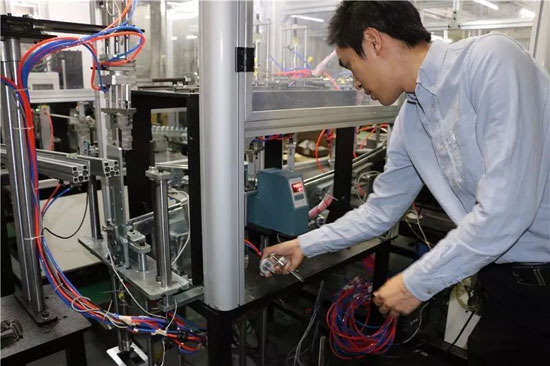 壁掛爐配件廠家粵風(fēng)：工匠精神離不開真誠服務(wù)