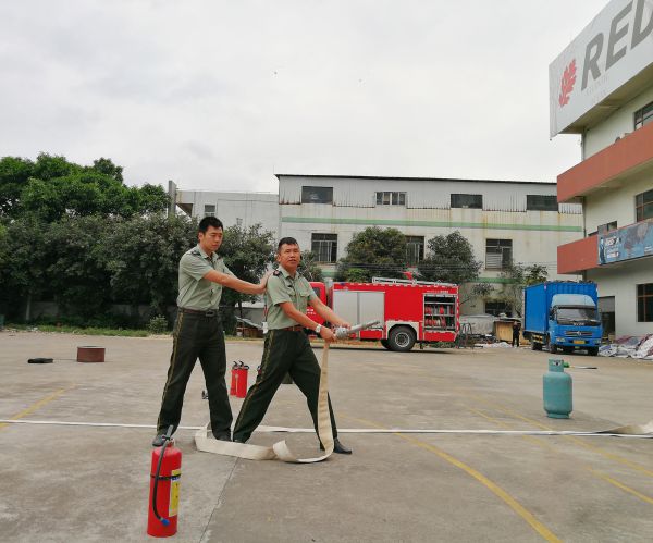 紅橡樹高端凈音門窗進行2018年首場消防演習活動 紅橡樹高端凈音門窗進行2018年首場消防演習活動
