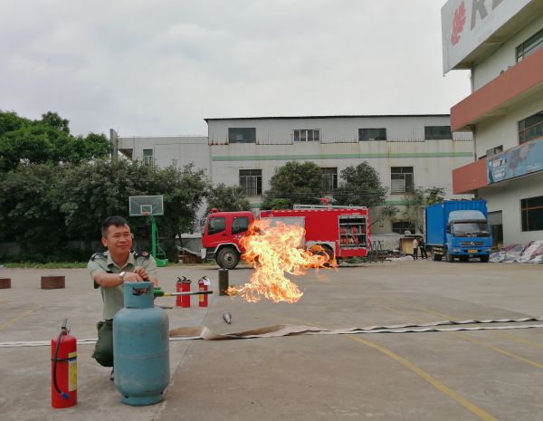 紅橡樹高端凈音門窗進行2018年首場消防演習活動 紅橡樹高端凈音門窗進行2018年首場消防演習活動