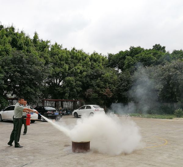 紅橡樹高端凈音門窗進行2018年首場消防演習活動 紅橡樹高端凈音門窗進行2018年首場消防演習活動
