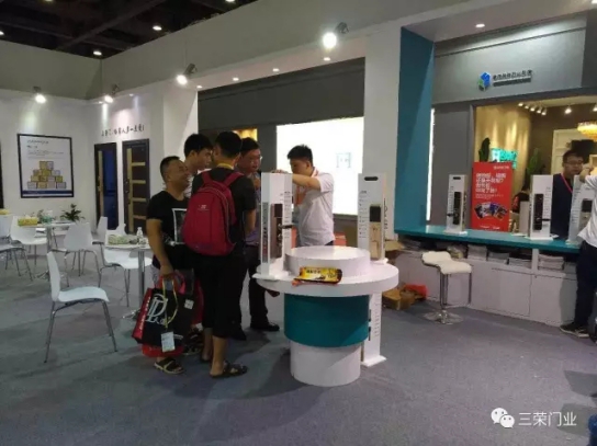 知名品牌三榮門業(yè)在廣州建博會(huì)上大放異彩 知名品牌三榮門業(yè)在廣州建博會(huì)上大放異彩