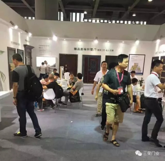 知名品牌三榮門業(yè)在廣州建博會(huì)上大放異彩 知名品牌三榮門業(yè)在廣州建博會(huì)上大放異彩