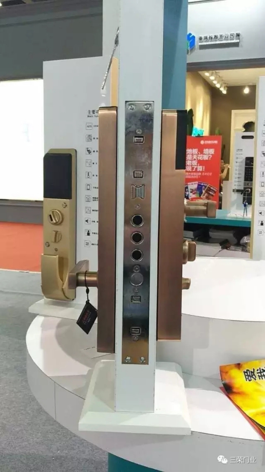 知名品牌三榮門業(yè)在廣州建博會(huì)上大放異彩 知名品牌三榮門業(yè)在廣州建博會(huì)上大放異彩