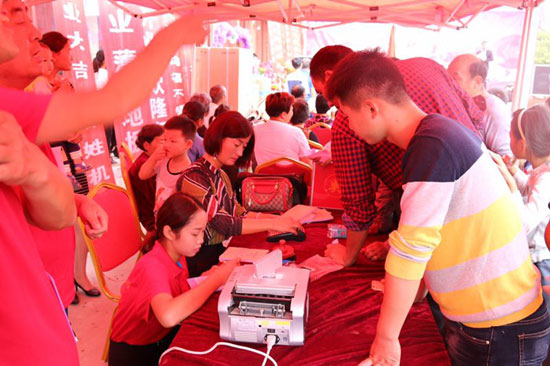 重溫:新多高端別墅門河南新蔡旗艦店盛大開業 重溫:新多高端別墅門河南新蔡旗艦店盛大開業