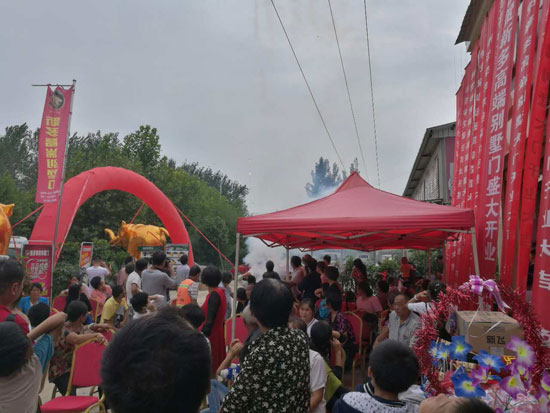 重溫:新多高端別墅門河南新蔡旗艦店盛大開業 重溫:新多高端別墅門河南新蔡旗艦店盛大開業