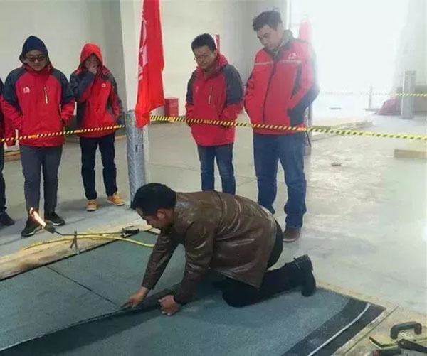 防水材料人物|東方雨虹鐘友良:讓防水工藝傳承始終青出于藍(lán) 防水材料人物|東方雨虹鐘友良:讓防水工藝傳承始終青出于藍(lán)