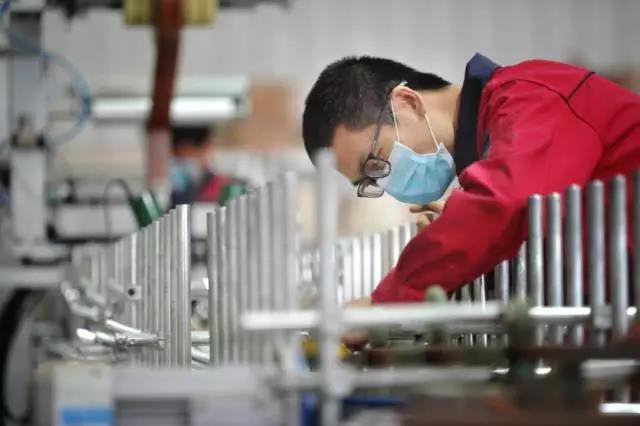 鵬鴻實力再獲肯定，蟬聯木業網2017年度“生態板十大品牌”