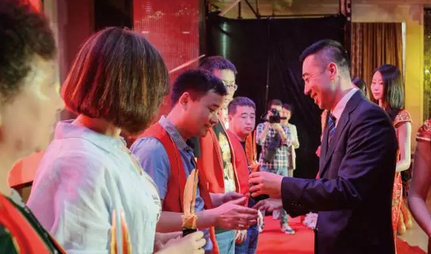 鵬鴻木業趙玉林揭秘品牌背后的強大凝聚力和旺盛生命力