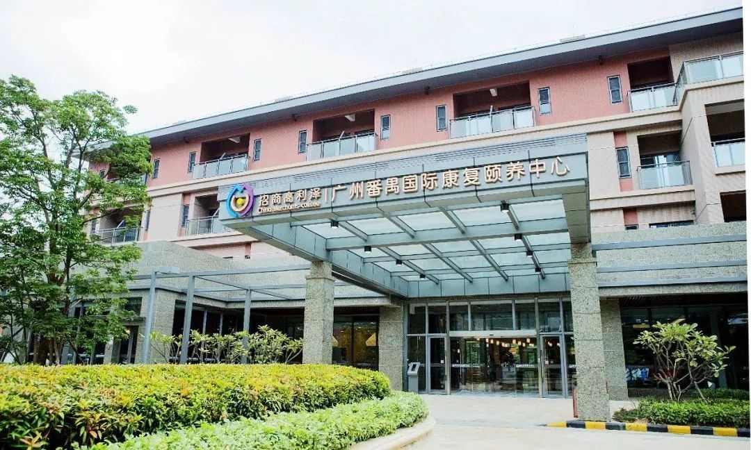 榮耀安防頒獎典禮,羅格朗斬獲“2017年度智慧城市建設貢獻獎” 榮耀安防頒獎典禮,羅格朗斬獲“2017年度智慧城市建設貢獻獎”