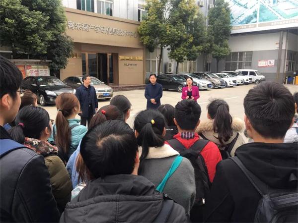 衣柜品牌日記|安徽農業大學學生參觀客來福華東生產基地 衣柜品牌日記|安徽農業大學學生參觀客來福華東生產基地