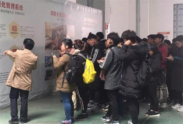 衣柜品牌日記|安徽農業大學學生參觀客來福華東生產基地 衣柜品牌日記|安徽農業大學學生參觀客來福華東生產基地