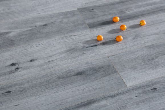 品牌產品|歐曼地板到底是虛胖，還是雄壯？