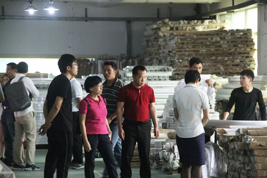 品牌日記|金地集團(tuán)領(lǐng)導(dǎo)一行蒞臨優(yōu)普淋浴房考察 品牌日記|金地集團(tuán)領(lǐng)導(dǎo)一行蒞臨優(yōu)普淋浴房考察