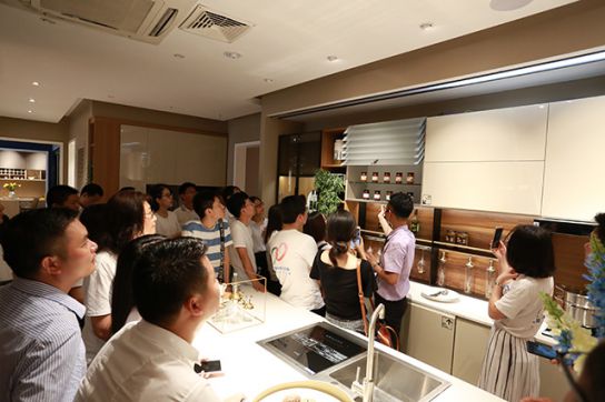 品牌大事|中大時代華商工商管理MBA69班赴科凡交流學習 品牌大事|中大時代華商工商管理MBA69班赴科凡交流學習