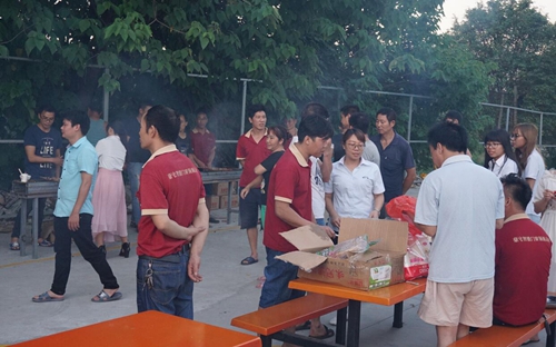 品牌日記|富軒門窗度員工生日會(huì)與燒烤激情相約 品牌日記|富軒門窗度員工生日會(huì)與燒烤激情相約