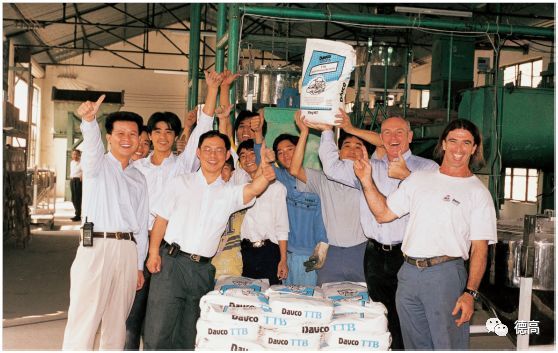 品牌榮譽|德高獲“改革開放40年?廣東建材杰出企業(yè)”稱號