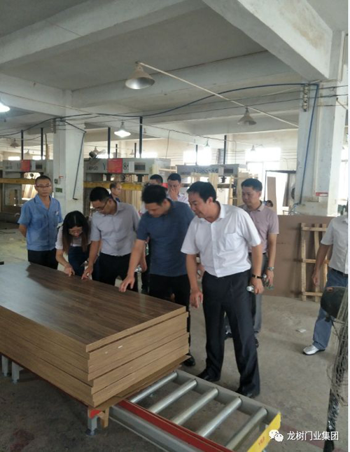 品牌日記|佛山中交房地產開發公司領導蒞臨龍樹門業考察