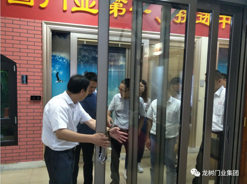 品牌日記|佛山中交房地產開發公司領導蒞臨龍樹門業考察