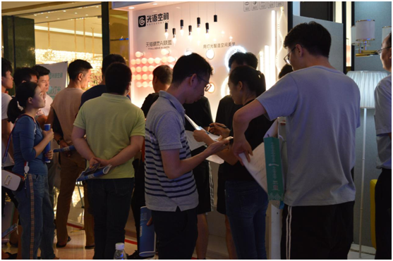 智能燈飾行業蓬勃發展 光語空間抓住機遇