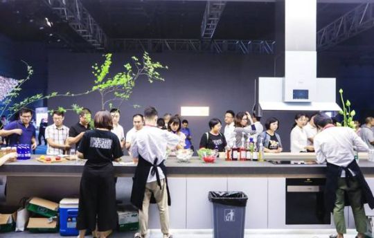 品牌產品|方太推出創新EA06中島式油煙機，重塑高端廚房生態