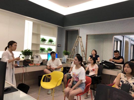 行于斯,不懼風雨——兔寶寶衣柜培訓師,團隊制勝 行于斯,不懼風雨——兔寶寶衣柜培訓師,團隊制勝