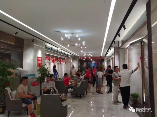 金尊玉渠道下沉實(shí)行“千店計(jì)劃”，上半年業(yè)績(jī)已翻番