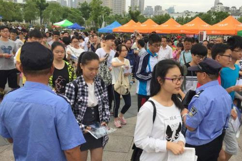 柏瑪凈水器助力高考為學者家長提供免費直飲水