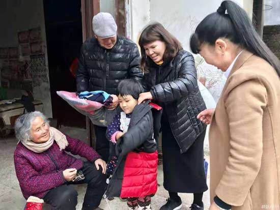 “贈人玫瑰，手有余香” 林德漆回饋社會 與愛同行