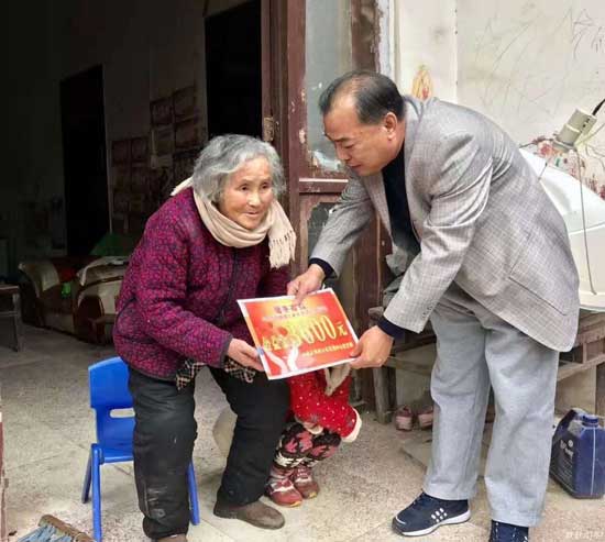 “贈人玫瑰，手有余香” 林德漆回饋社會 與愛同行