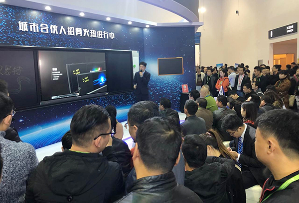 藍貝思特攜光能黑板亮相中國教育裝備展,引廣泛關注 藍貝思特攜光能黑板亮相中國教育裝備展,引廣泛關注