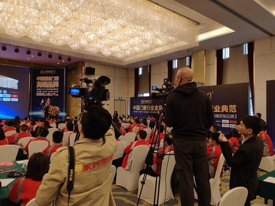 發憤圖強 全面打響皇庭金門品牌發展持久戰 發憤圖強 全面打響皇庭金門品牌發展持久戰