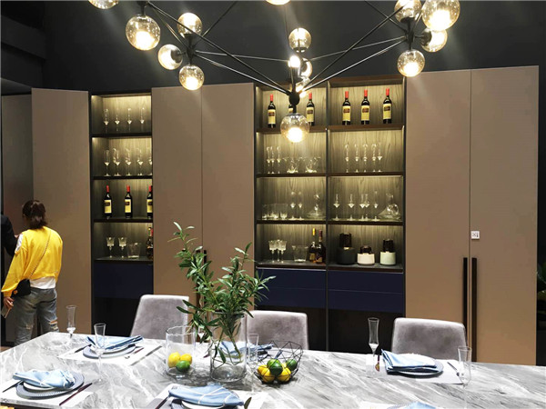 伊戀家居“硬核”亮相,實力豈止一面