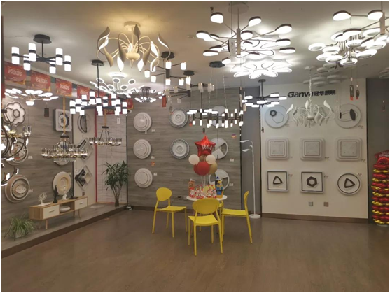 冠華照明經(jīng)銷商專訪：“始于顏值，陷于品質(zhì)，忠于品牌”