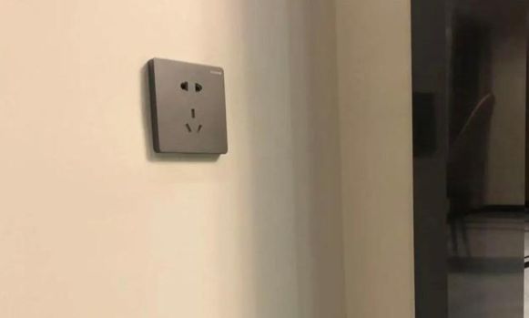 插座這東西少一處都糟心，裝修房子前我們要做大量功課