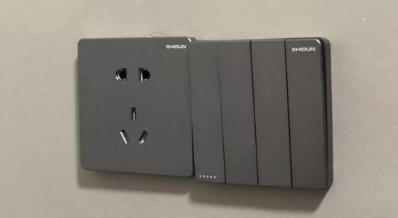 插座這東西少一處都糟心，裝修房子前我們要做大量功課