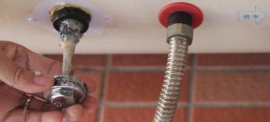 20元的電熱水器鎂棒,自己一樣可以輕松替換! 20元的電熱水器鎂棒,自己一樣可以輕松替換!