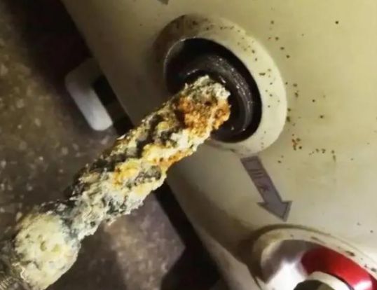 20元的電熱水器鎂棒,自己一樣可以輕松替換! 20元的電熱水器鎂棒,自己一樣可以輕松替換!