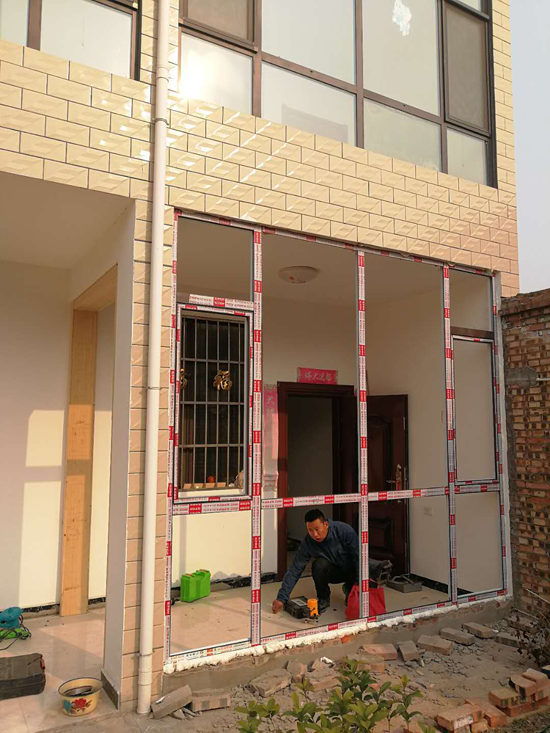 農村自建房封窗戶安裝斷橋鋁門窗，便宜又安全 