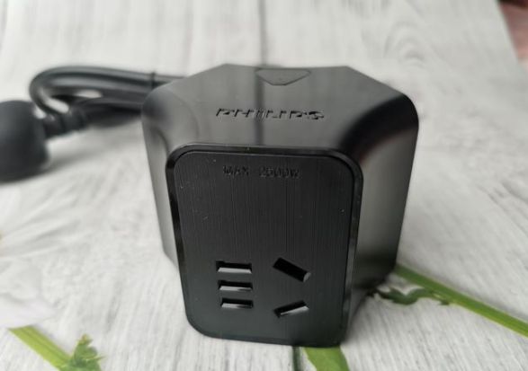 有了飛利浦摩天輪系列插座，充電器什么的都是浮云！