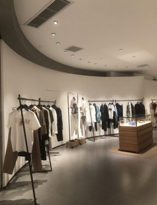 SNVA上為照明為例外女裝全場燈光設計并提供優質燈具