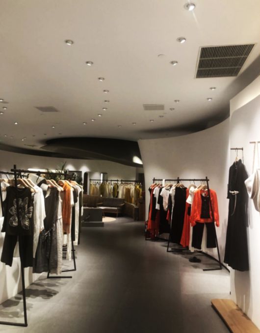 SNVA上為照明為例外女裝全場燈光設計并提供優質燈具