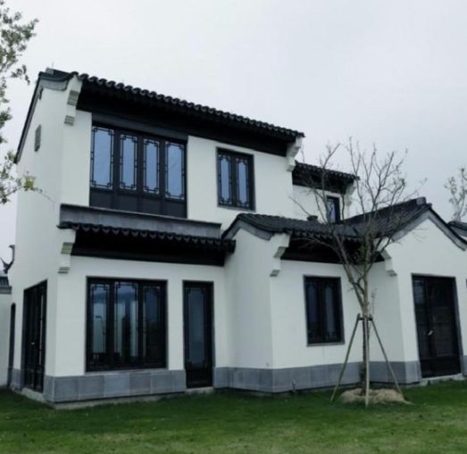 慢慢的大家會(huì)選擇中式復(fù)古門窗，因?yàn)樗谜蔑@出個(gè)人氣質(zhì)