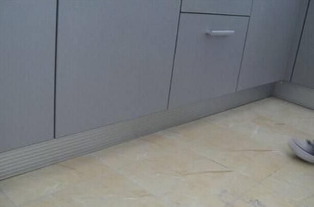 導(dǎo)購(gòu)知識(shí)|櫥柜底下記得裝這塊板,作用很大 導(dǎo)購(gòu)知識(shí)|櫥柜底下記得裝這塊板,作用很大