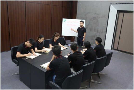 五光十色照明首推“共享店長(zhǎng)”，助力疫后消費(fèi)復(fù)蘇