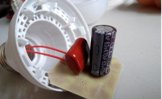 在買LED燈時(shí)，請注意以下的數(shù)據(jù)多參考比較一下