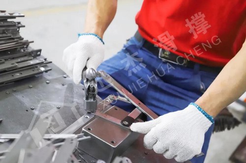 鋁合金門窗滑撐,迅杰一路向前、永不止步! 鋁合金門窗滑撐,迅杰一路向前、永不止步!